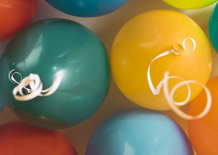 Cinta ribbon para atar globos y decorar, 225m. Pincha y elige el color.